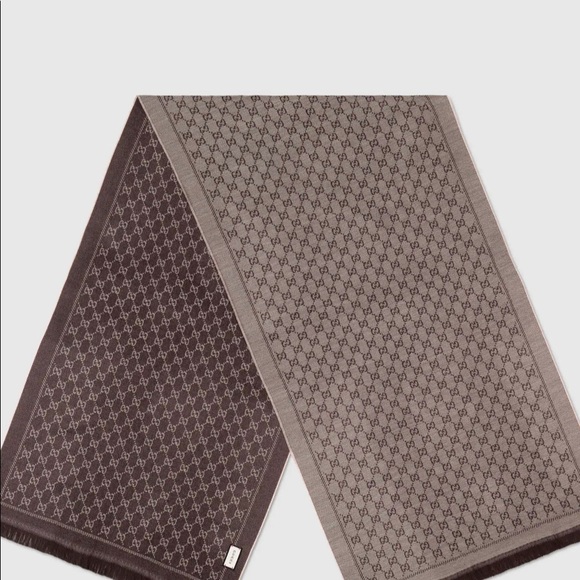 π§£π§£ GUCCI SCARF π§£ π§£ - Picture 2 of 5